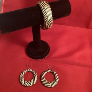 Earrings and bangle with a cool pattern